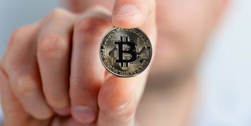 Mercato criptovalutario: occhi puntati su Bitcoin, Ripple e Cardano