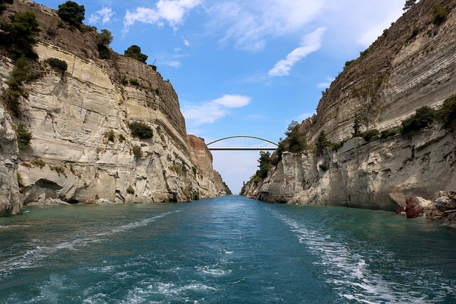 Collega l’Egeo allo Ionio: dove si trova il canale di Corinto?