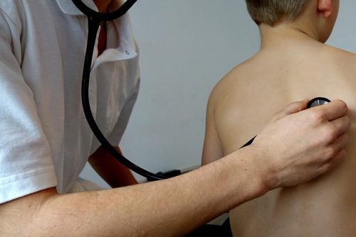 È vero che le correnti d’aria causano la polmonite? Scopri il mito (e la verità scientifica)